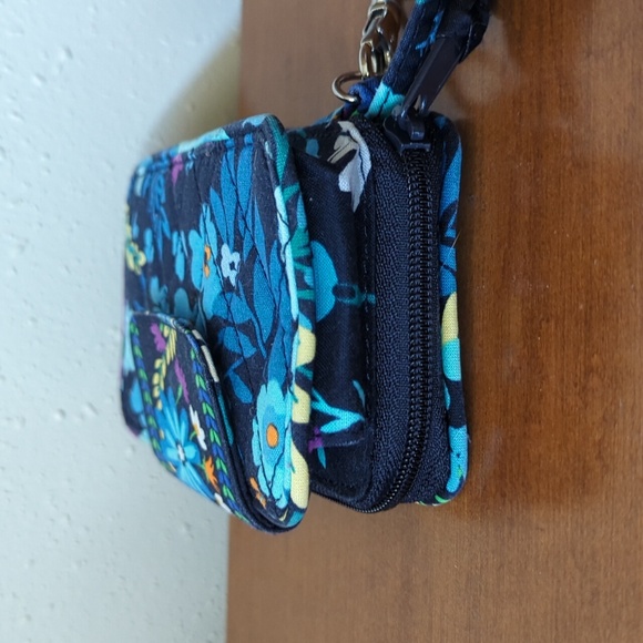 Vera Bradley Midnight Blues Floral Pattern Quilted Zip Around ID Wristlet Wallet - Picture 4 of 9